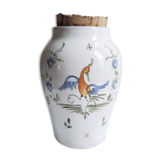 Moustiers earthenware pot and its cork