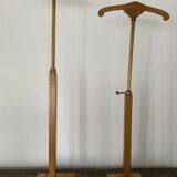 Deux Porte corset, présentoir, porte vétement en bois vintage