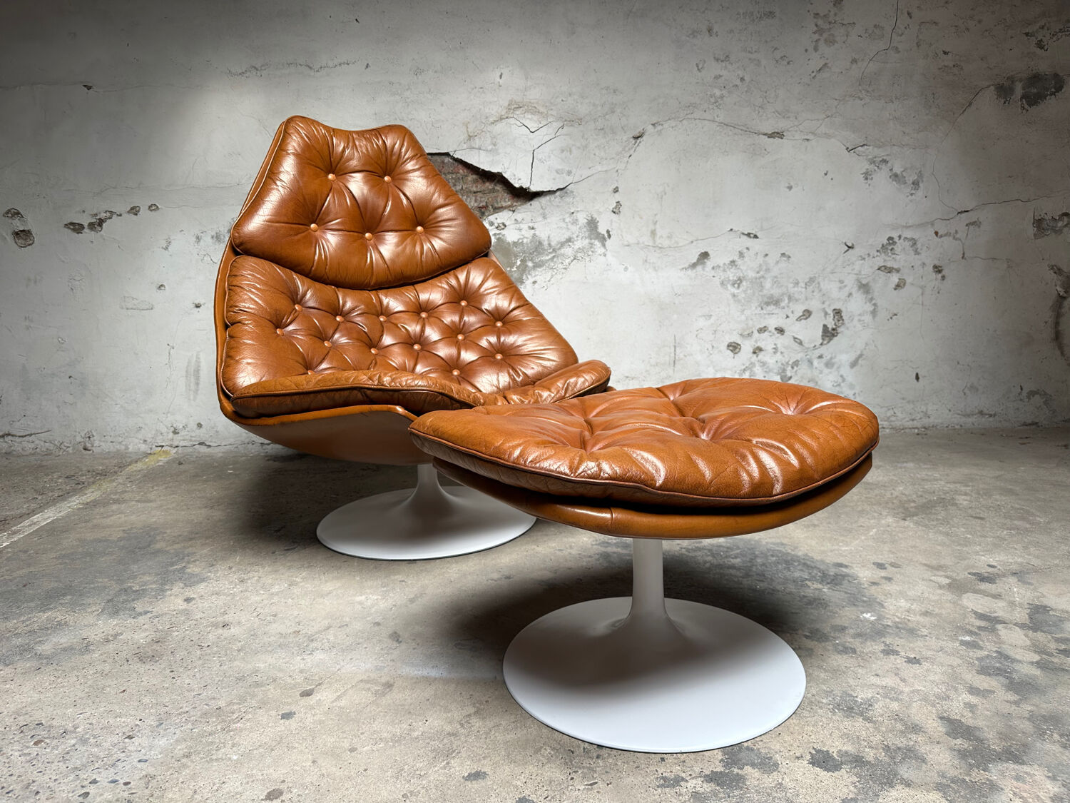 Vintage armchair with ottoman Artifort F588