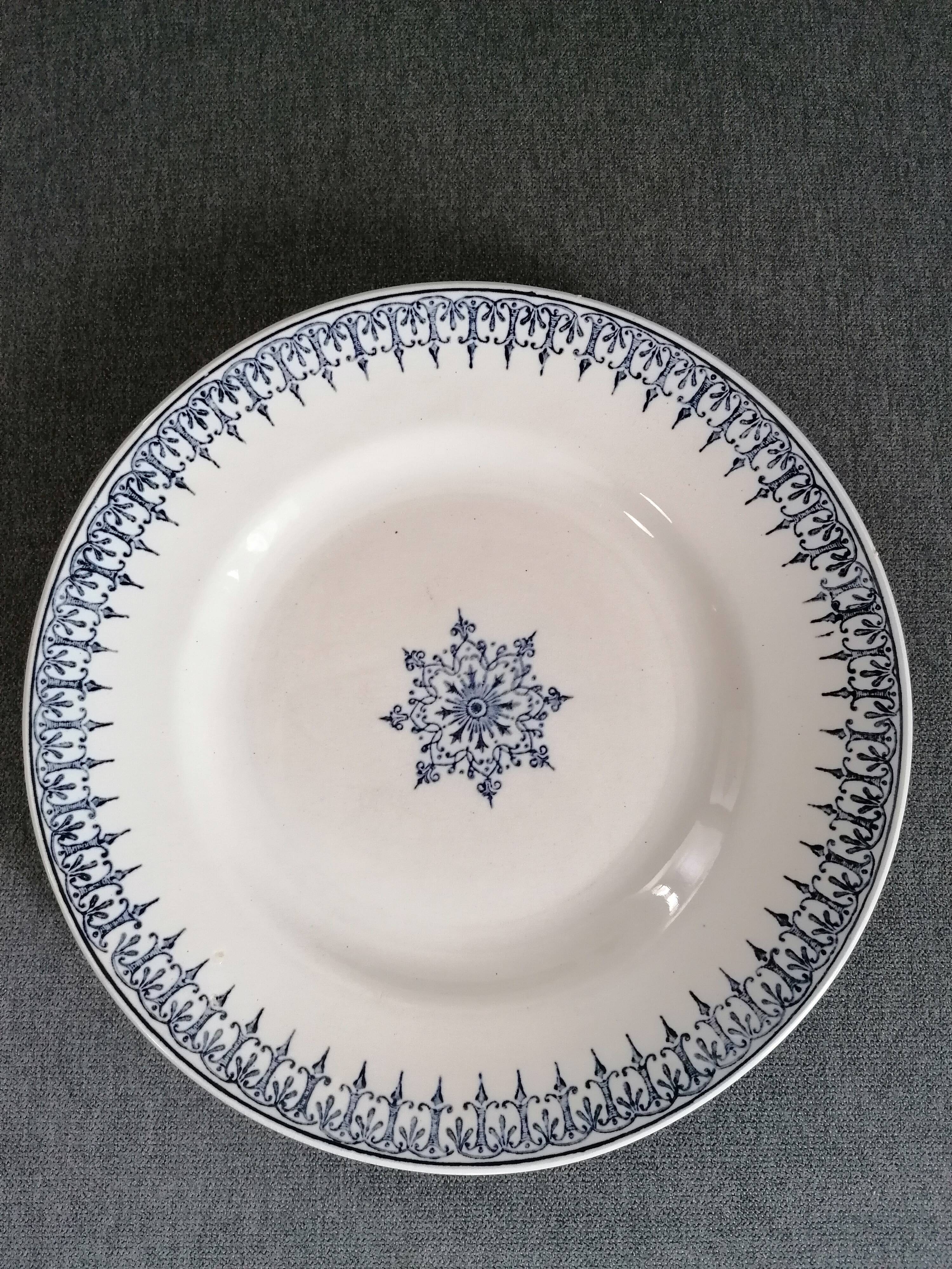 Set of 4 plates St Amand Terre de Fer