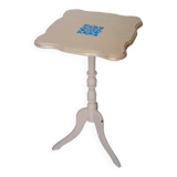 Pedestal table