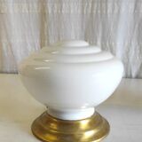 Lampe à poser globe opaline et métal doré - mid. XXéme