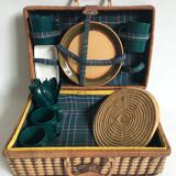 Wicker picnic basket