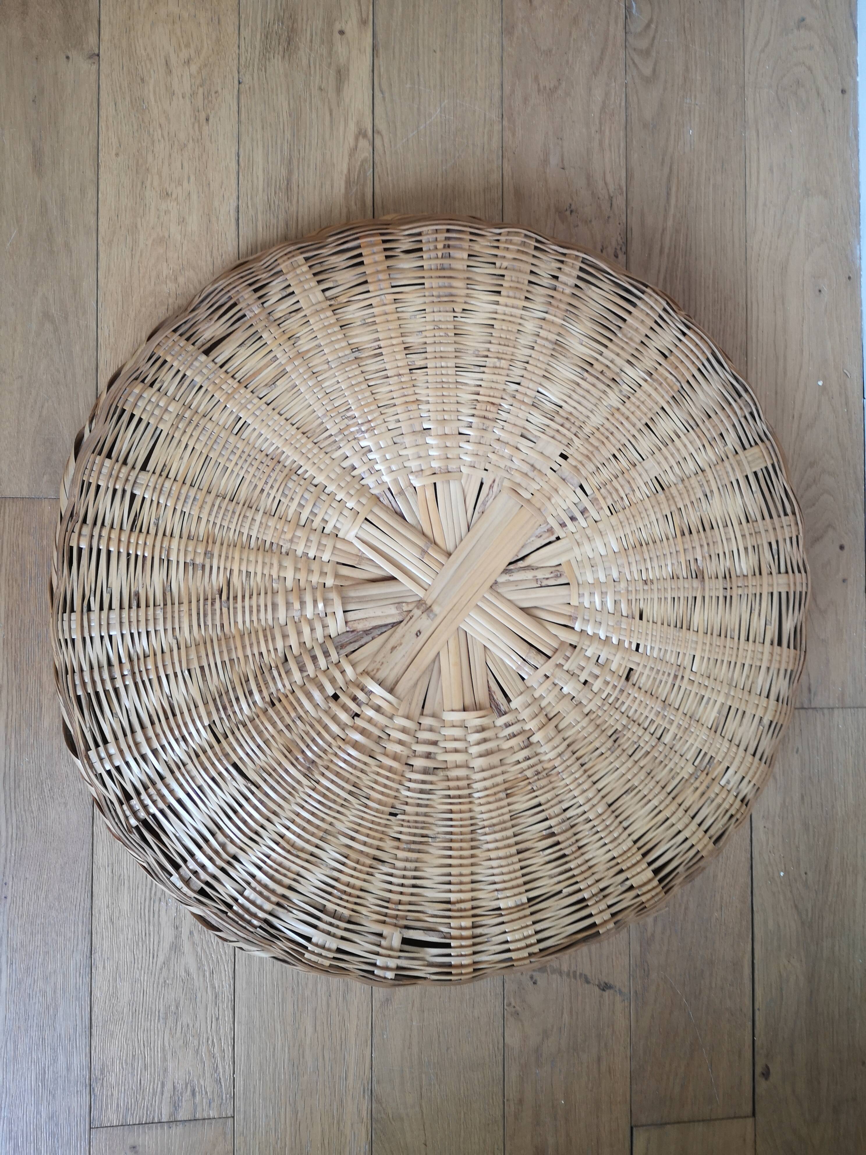 Wicker basket with lid