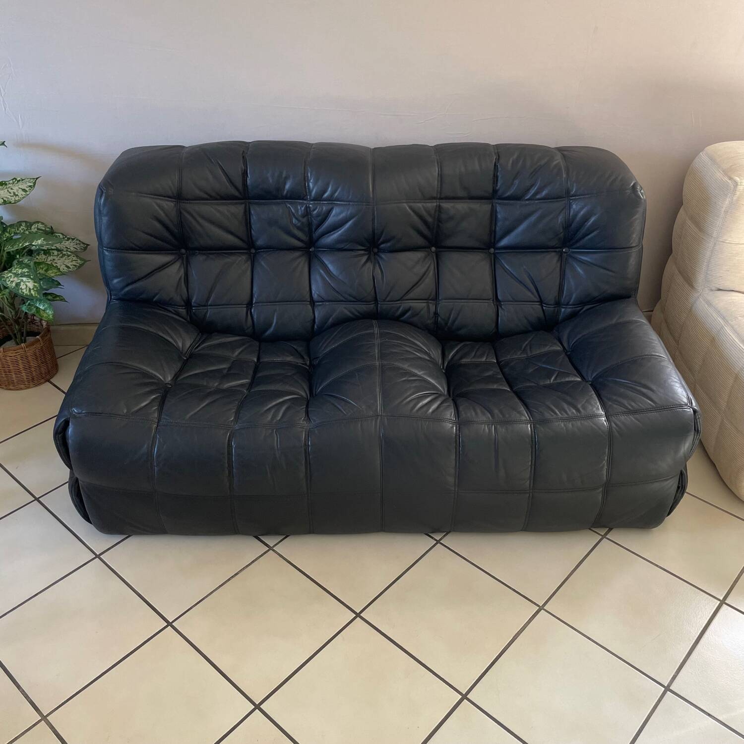 Kashima 2-seater sofa in black leather Michel Ducaroy, 1970