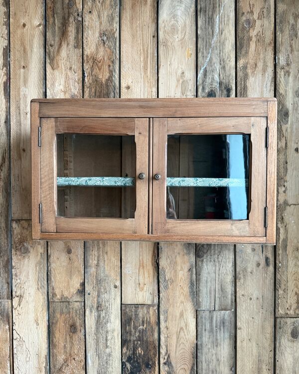 Petite vitrine murale ancienne en noyer