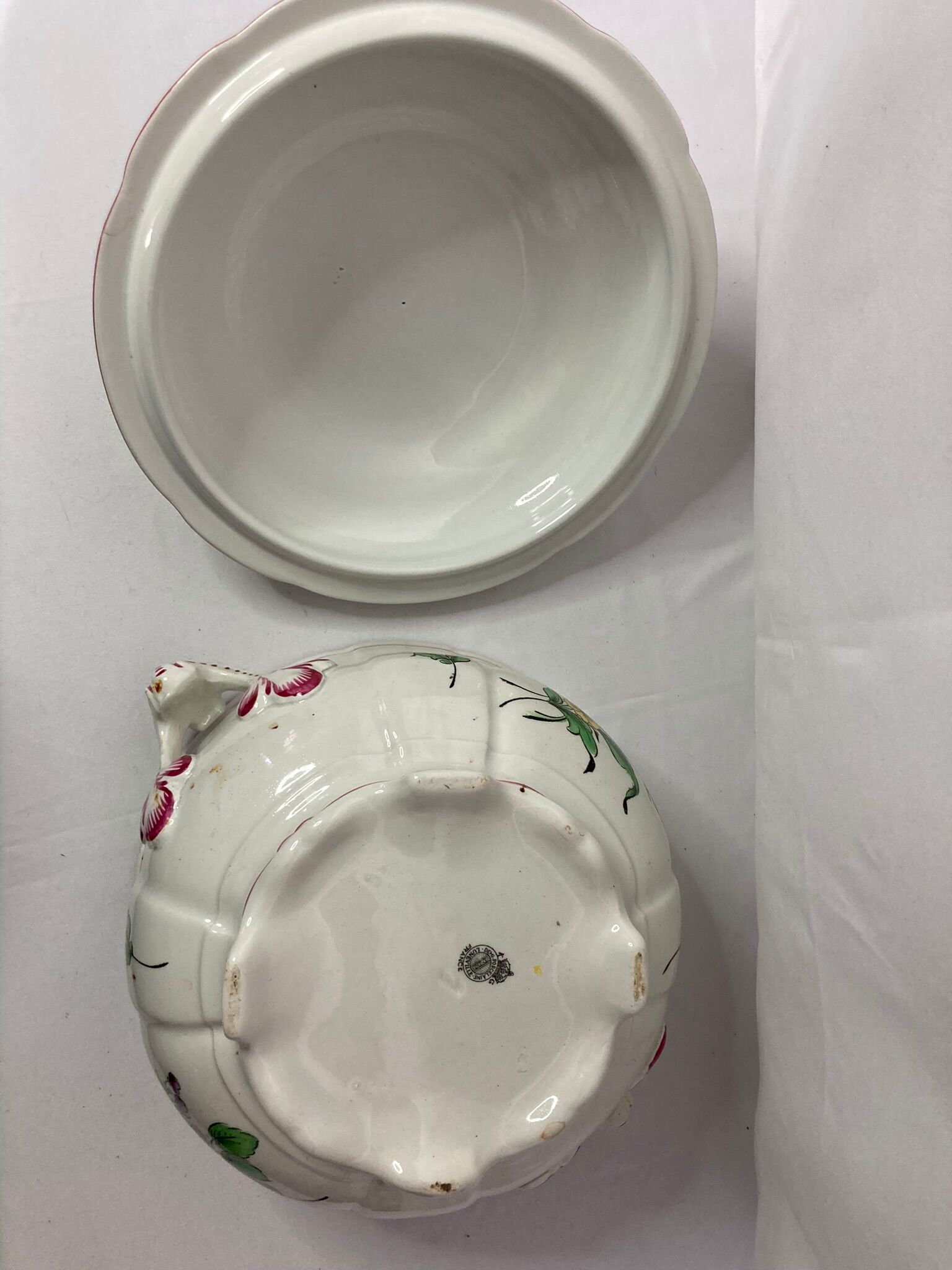 Old soup pot earthenware of the East floral decoration apple XXth