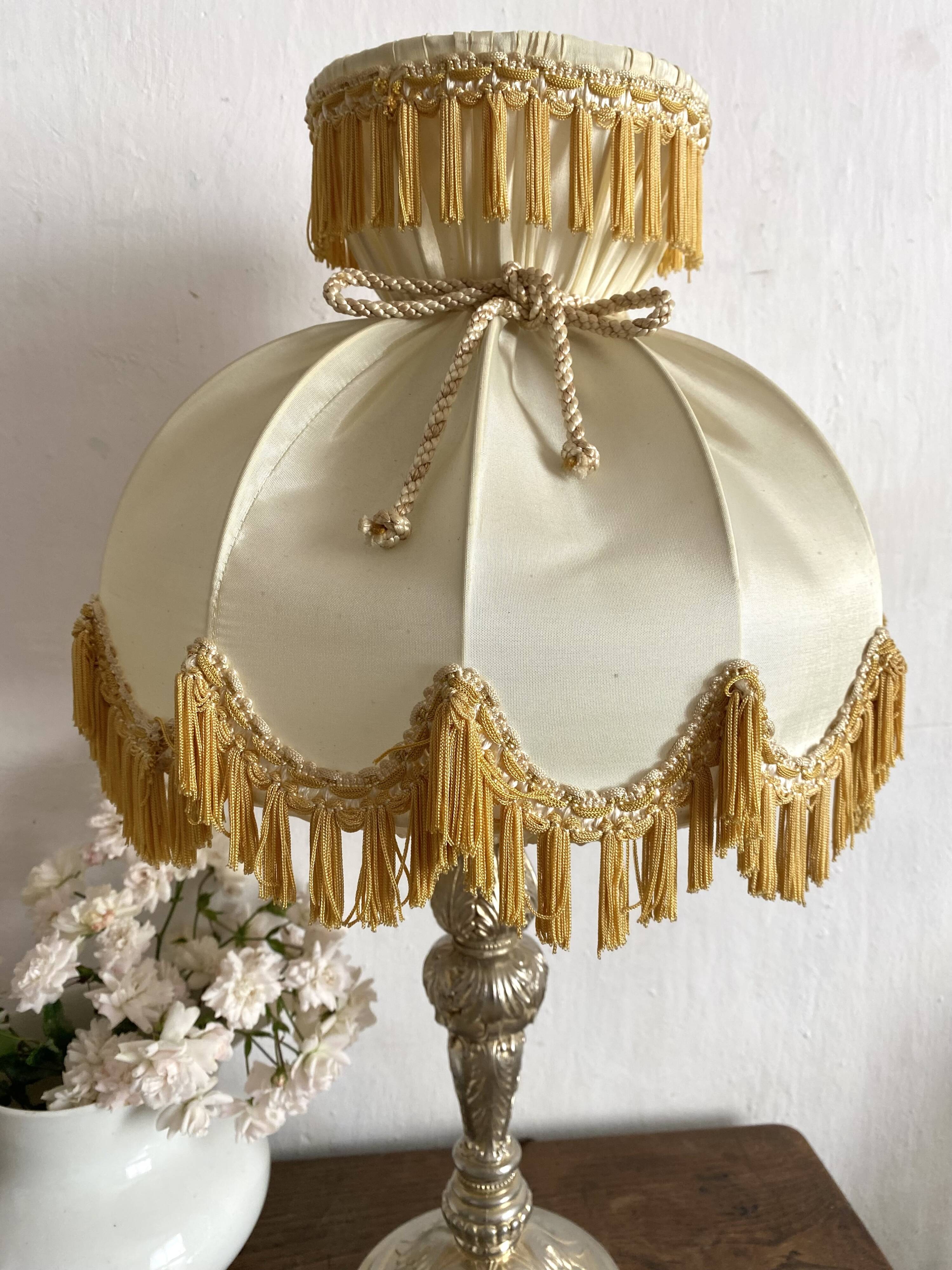 56 cm retro lamp in silver metal with fringed lampshade