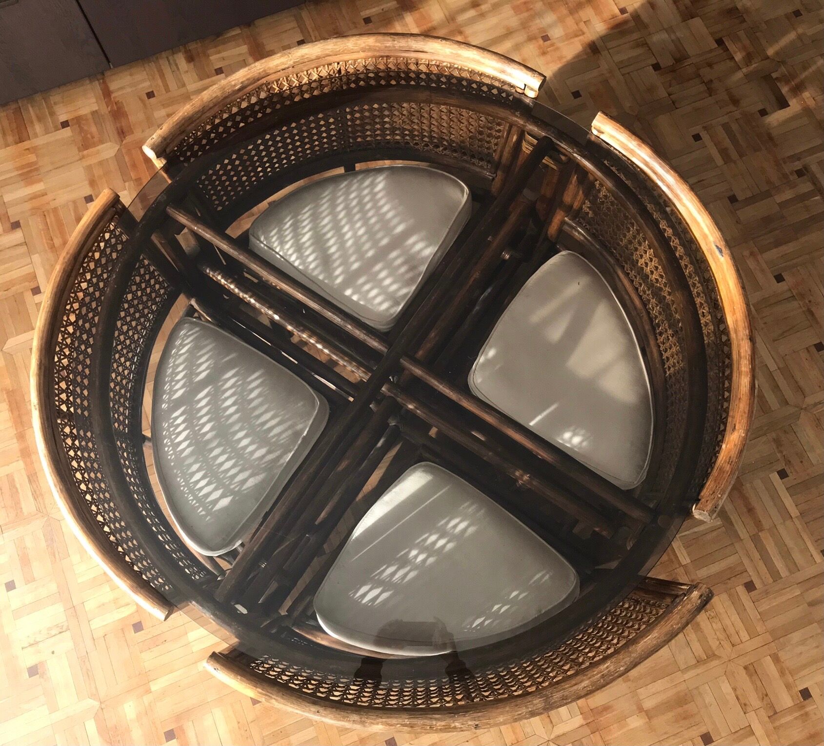 Rattan dining table with chairs (80s)