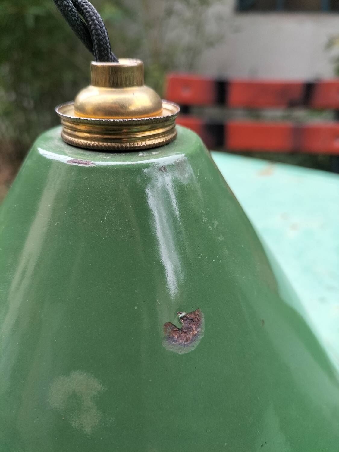 2 suspensions with enamelled sheet metal cones