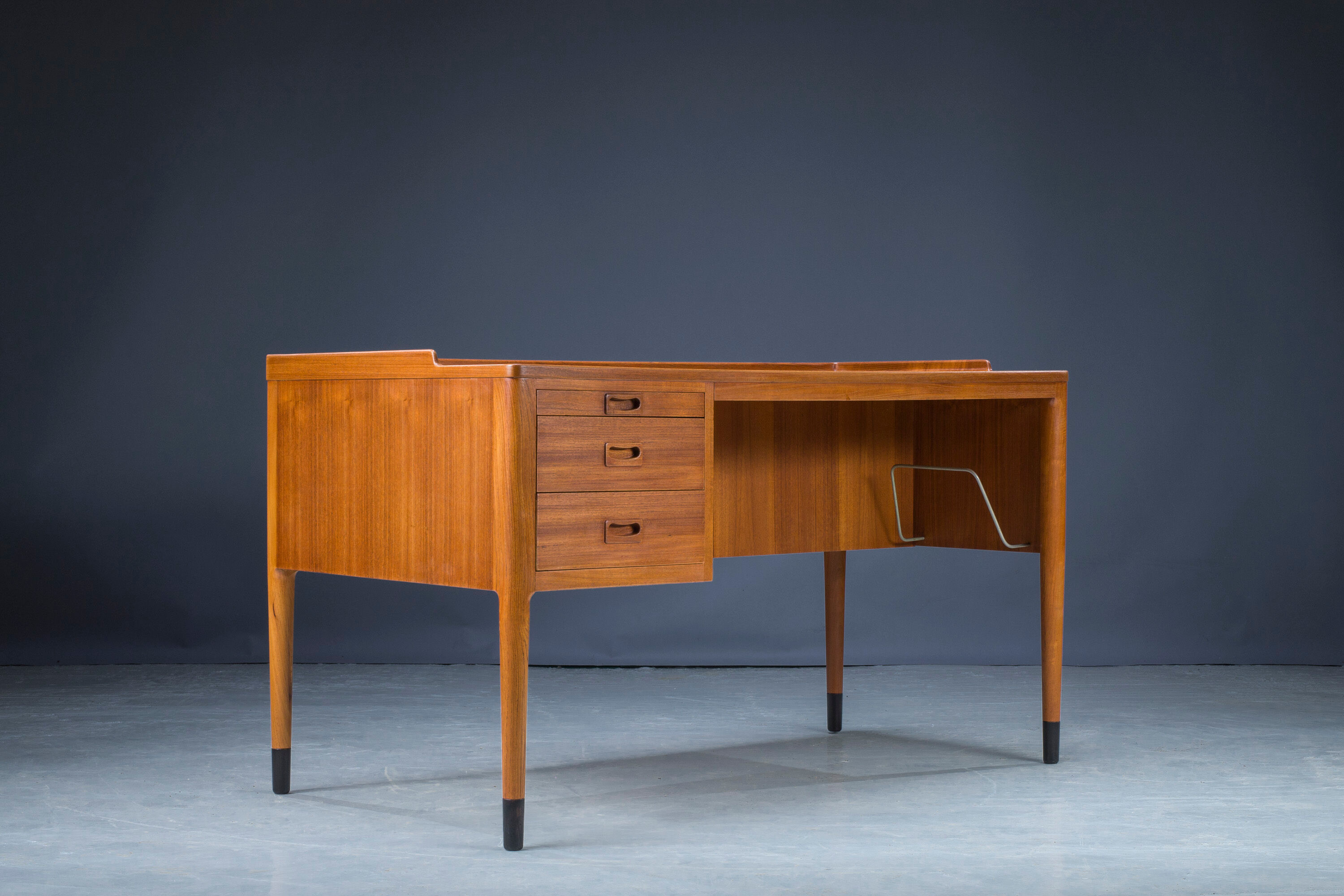 Asymmetrical Mid-Century Teak Desk with Bar, 1960s