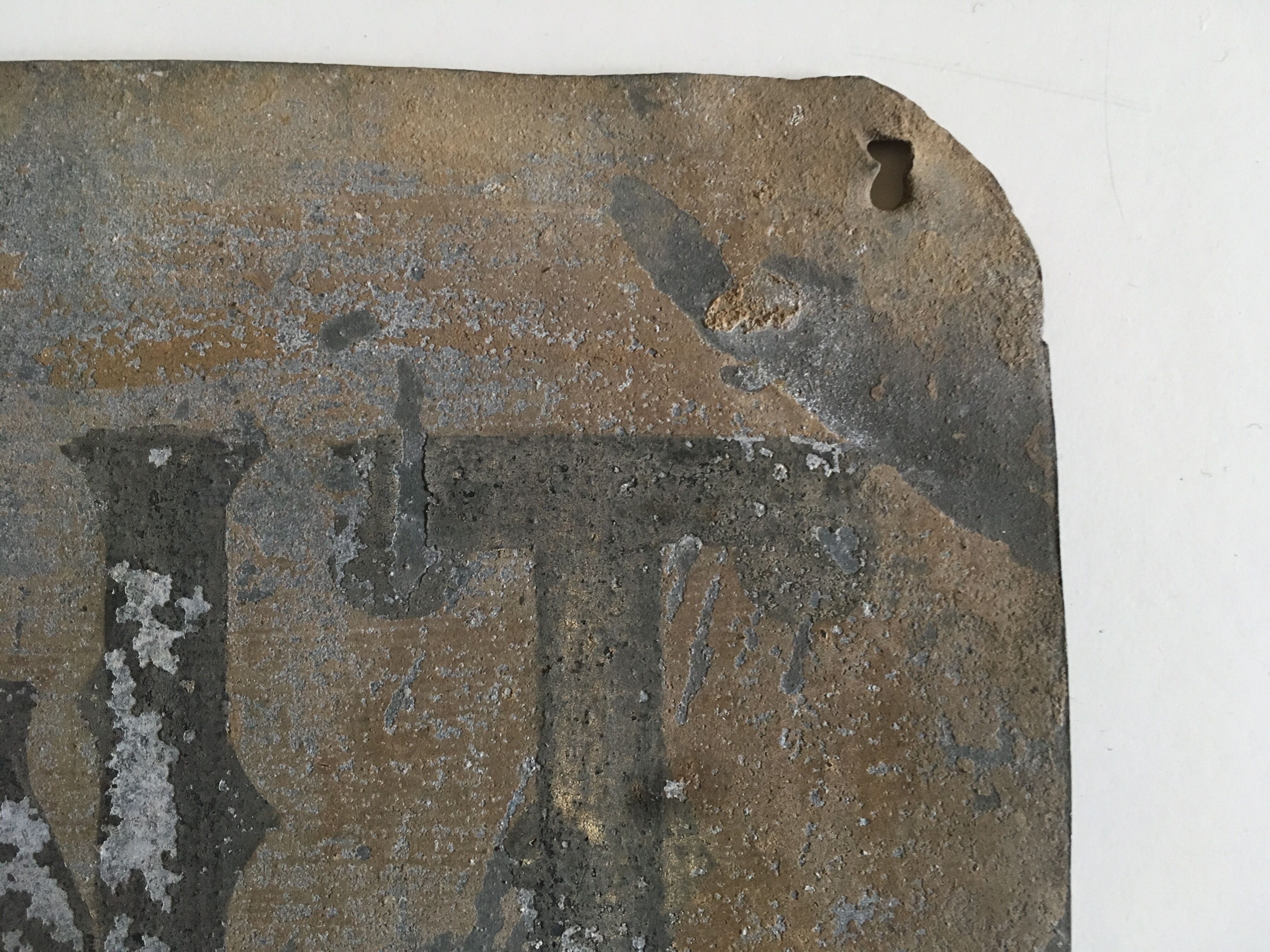 Plaque teaches A Rent in zinc 20s