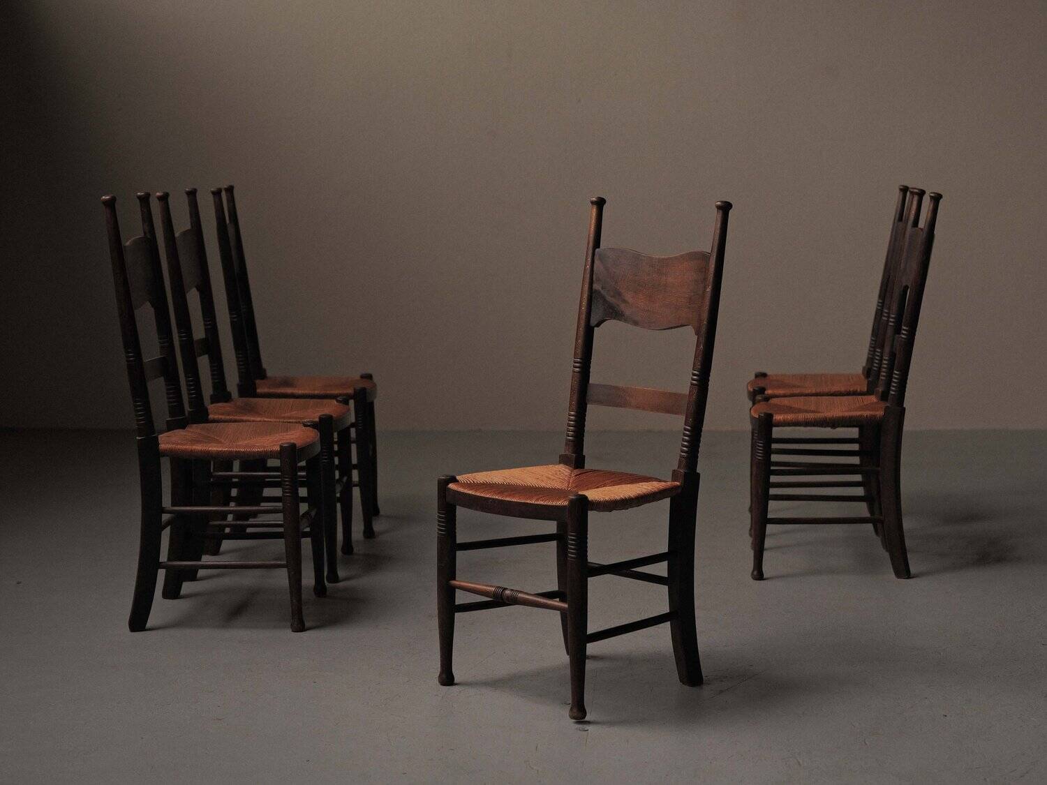 Set of 6 Arts & Crafts chairs, solid wood and straw, circa 1900.