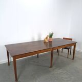 Grande table de salle à manger en bois