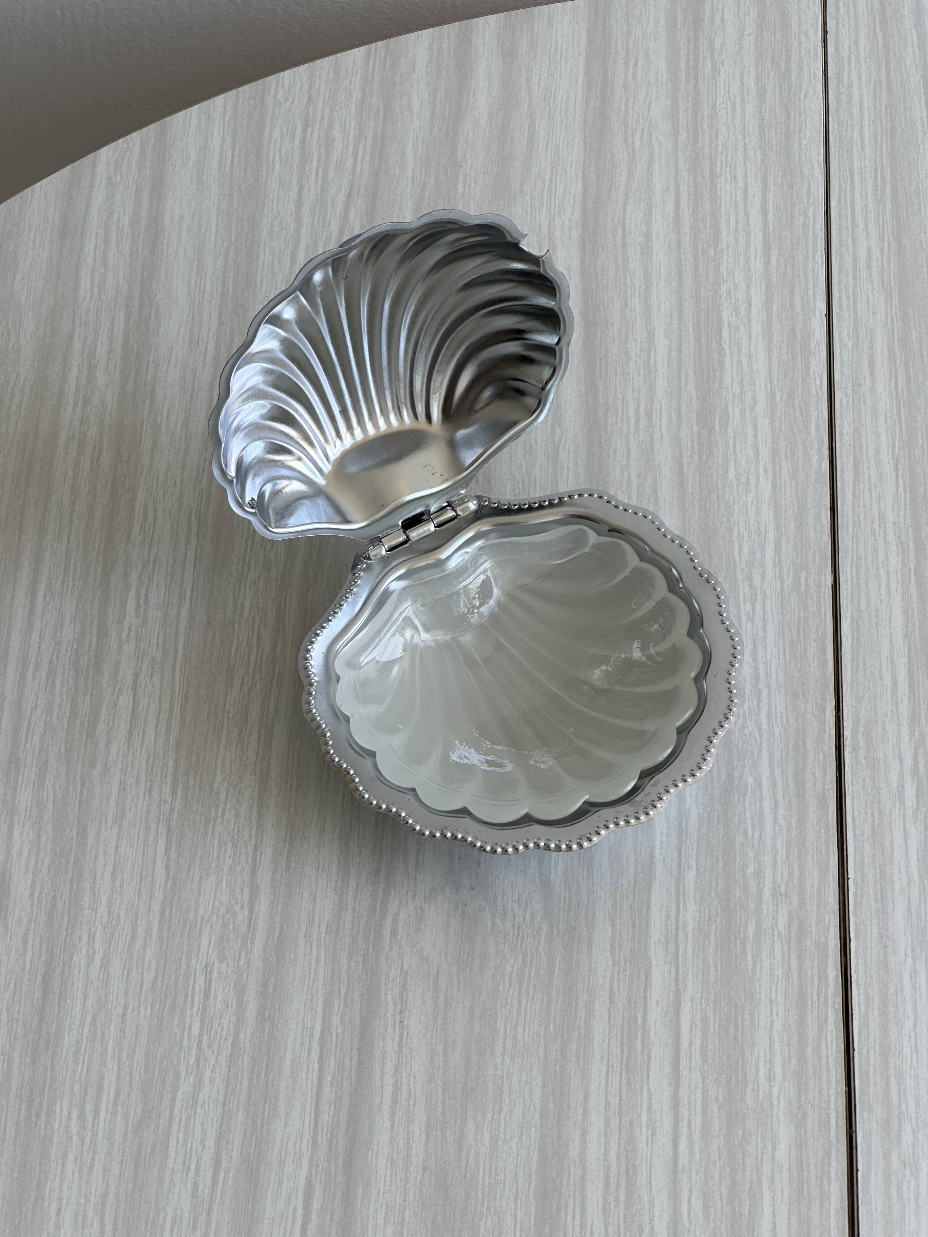 Shell butter dish