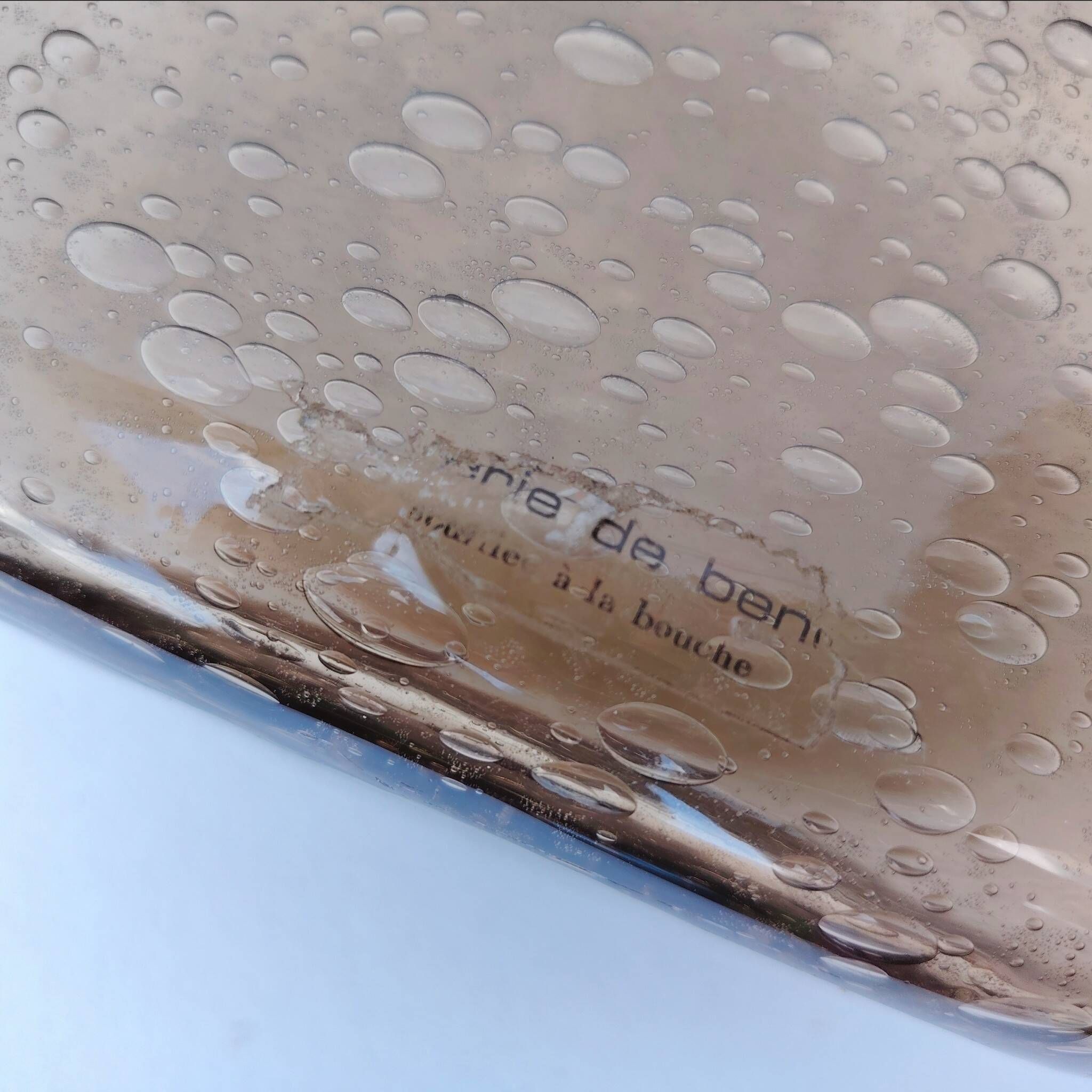 Bouteille en verre bullé, verrerie de Bendor.