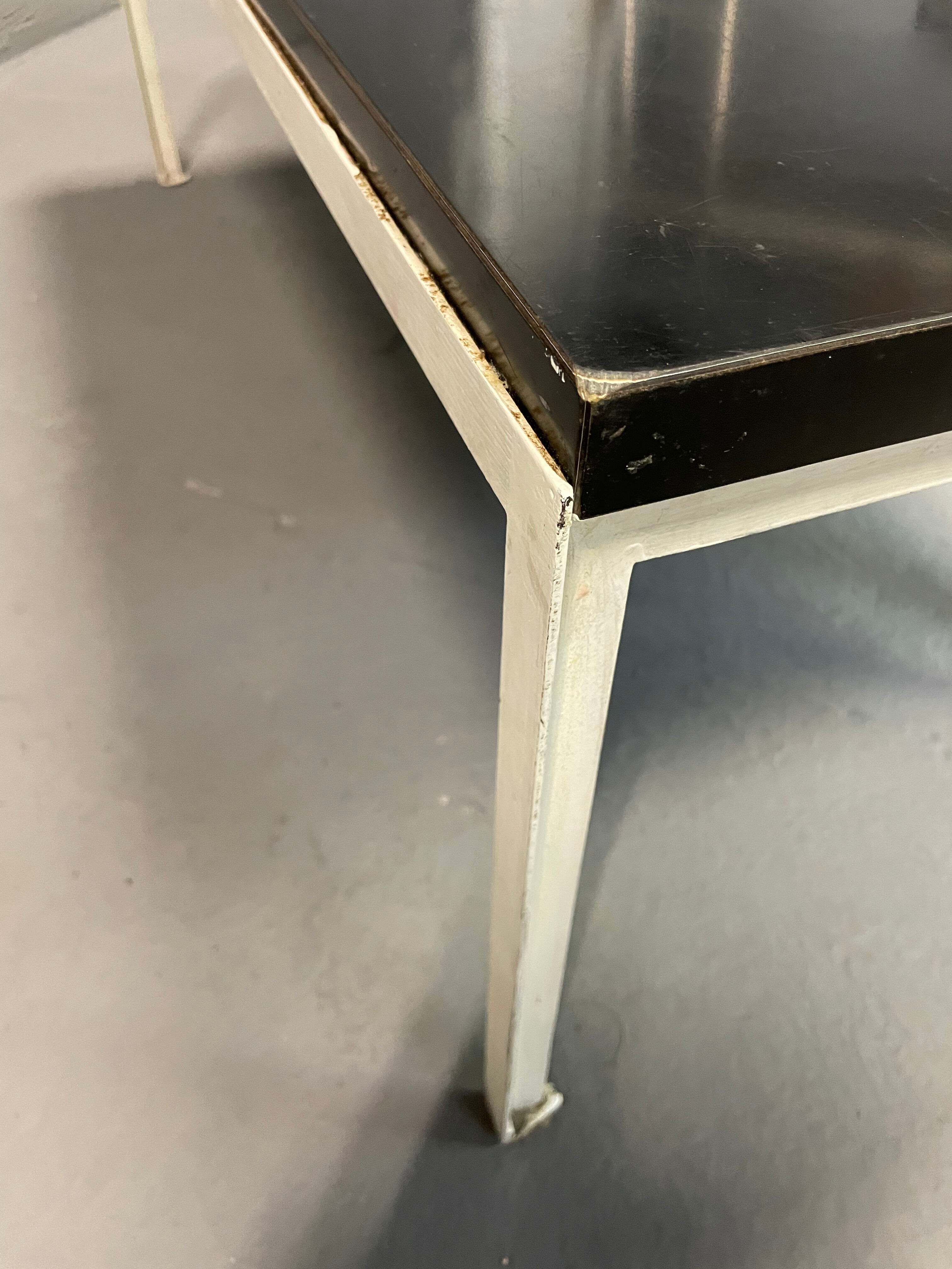 Modèle "T angle" coffee table by Florence Knoll Basset