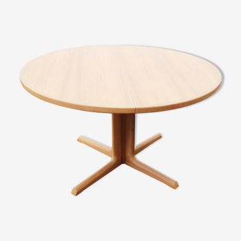 Table scandinave extensible