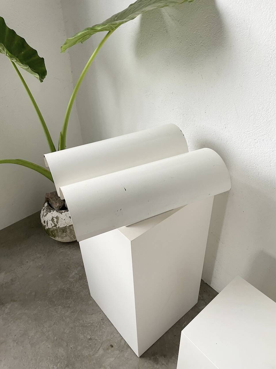 Pair of Parscot wall lights in white lacquered metal from the 80s