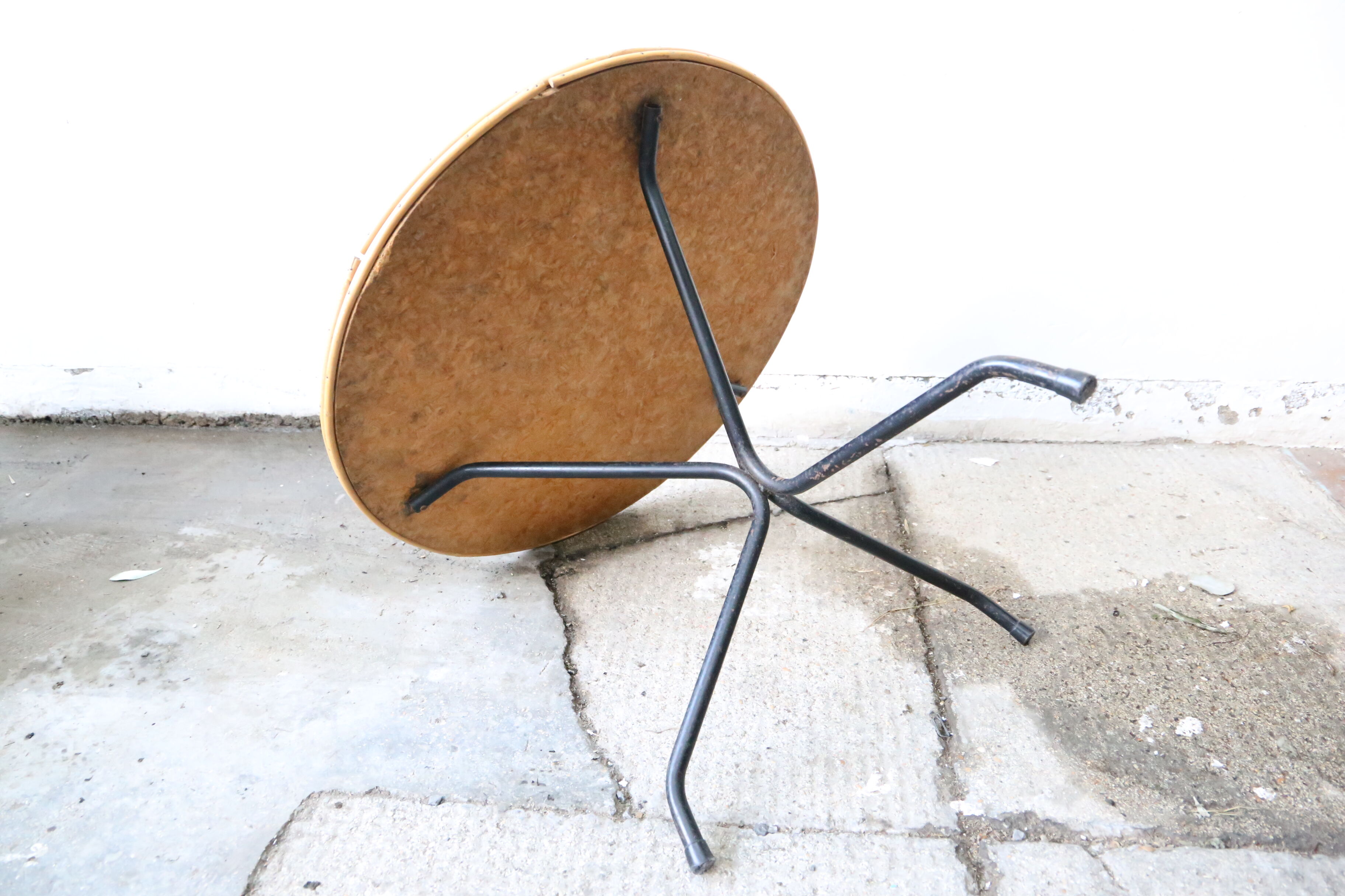 Adorable rattan coffee table and metal base, Scandinavian