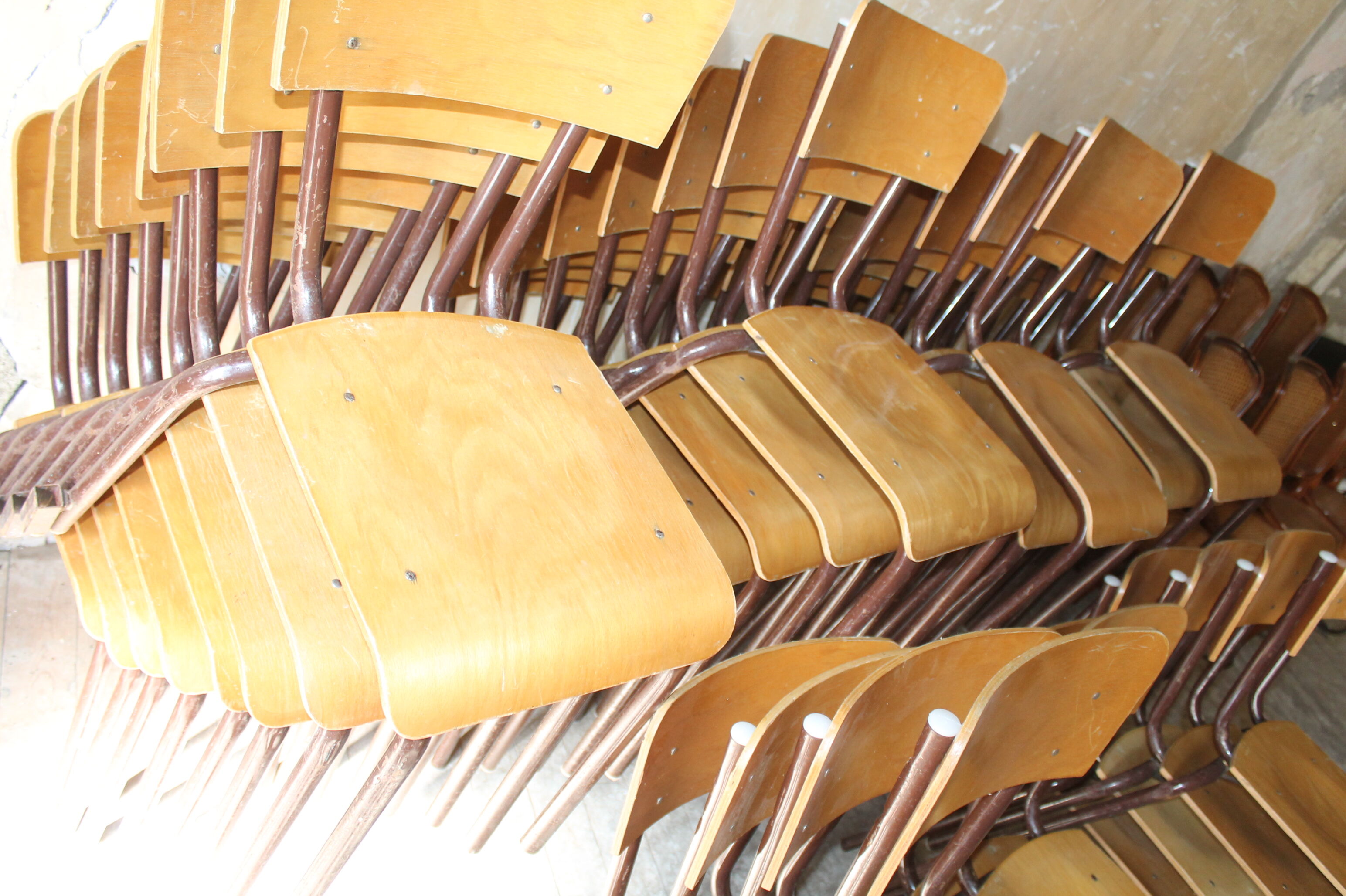 Lot of 34 Mullca chairs 511