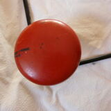 Porte manteau mural en métal noir et rouge vintage