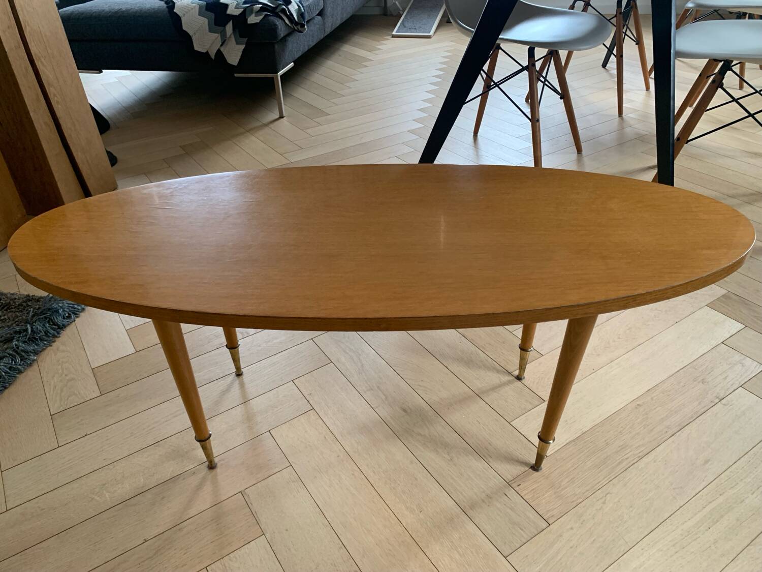 Coffee table with compass legs