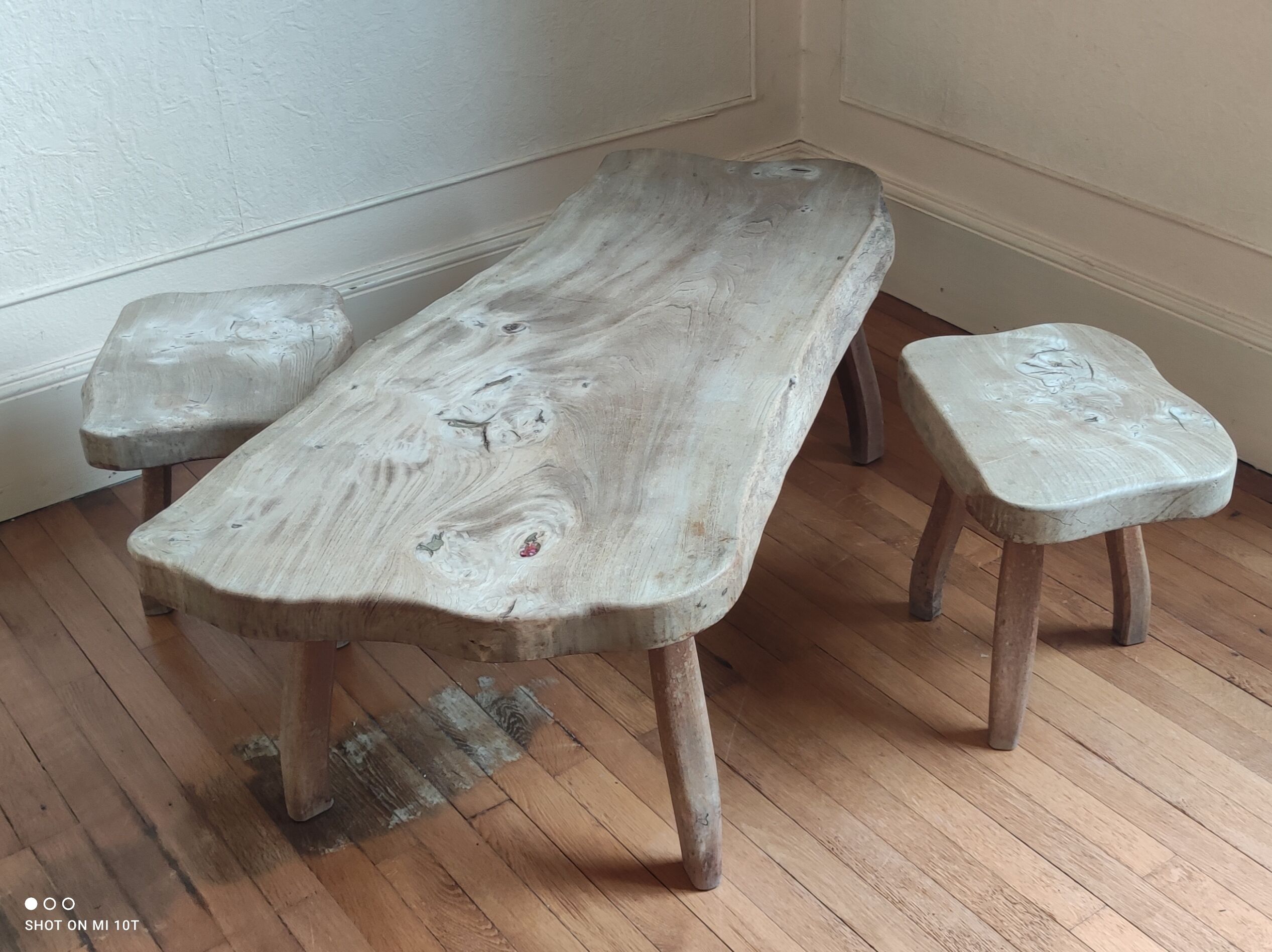 Old living room 3 rooms in wood, brutalist art