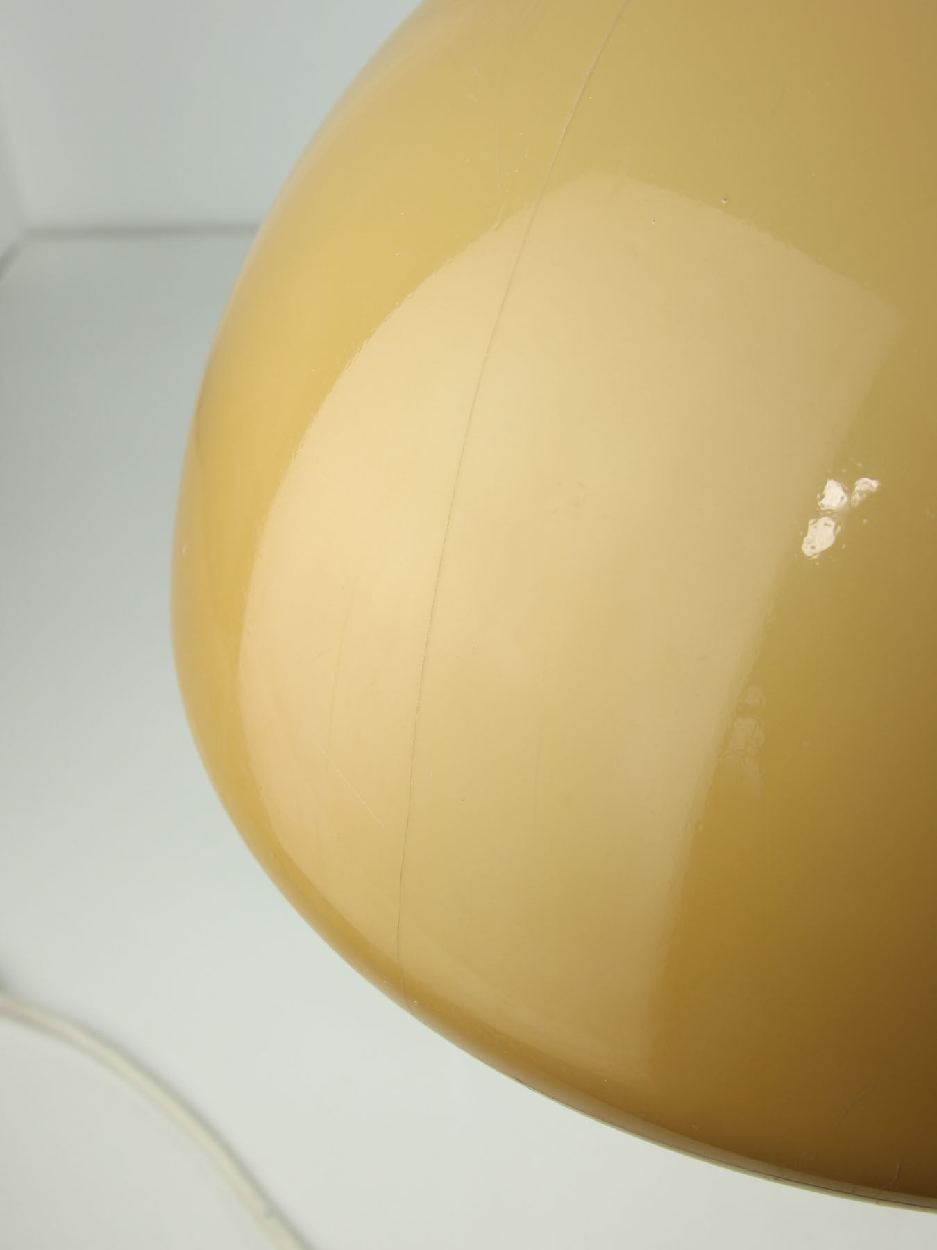 Italian Conchiglia lamp from Guzzini