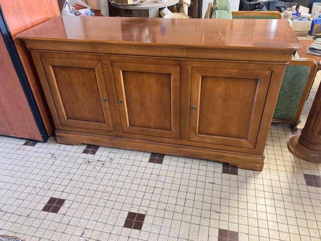 Cherry wood sideboard with 3 doors and 3 drawers