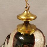 Immense lampe suspendue en verre suédoise, de la verrerie d'Örrefors avec un dessus en laiton.