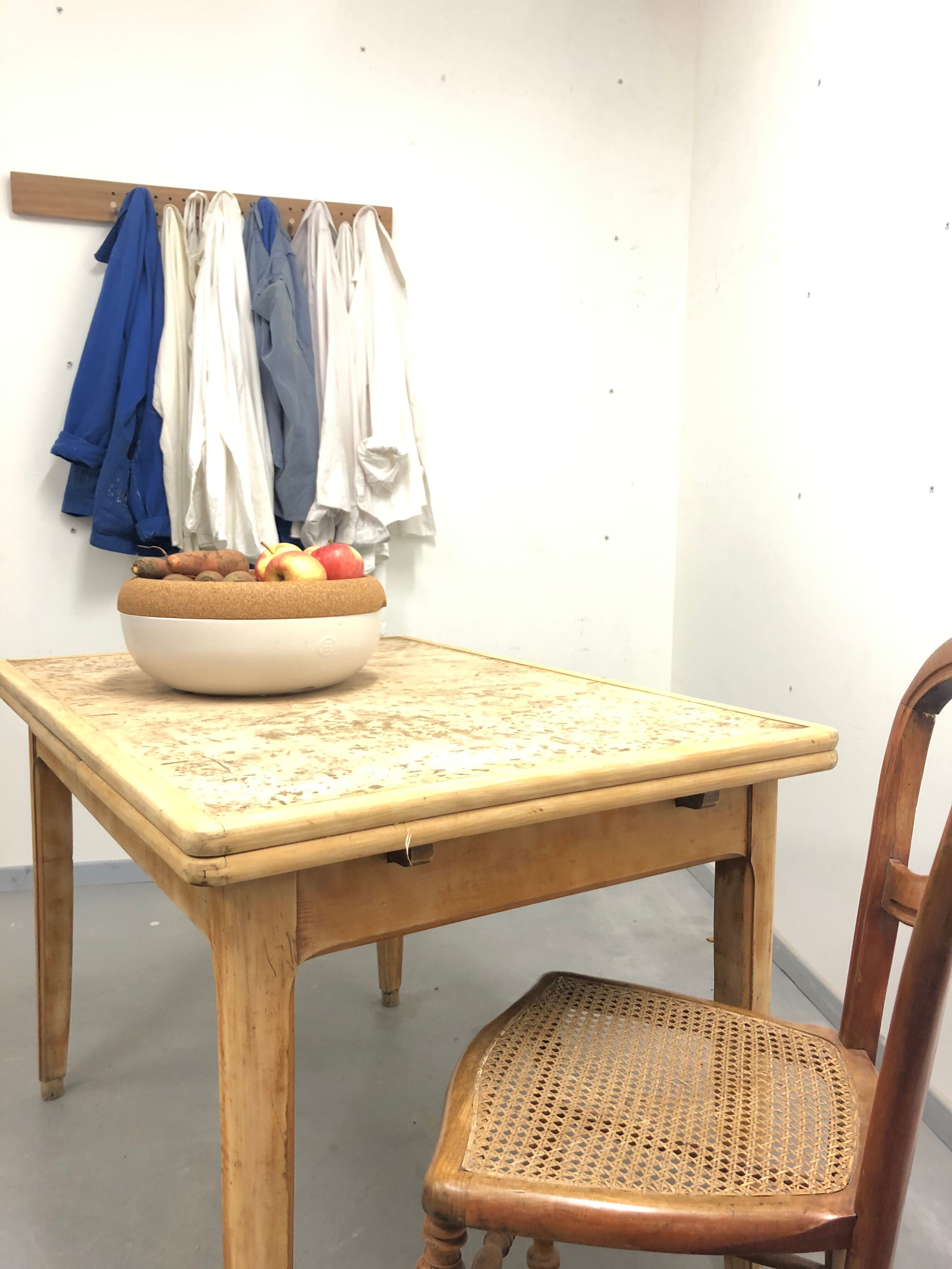 Table de ferme en bois brut