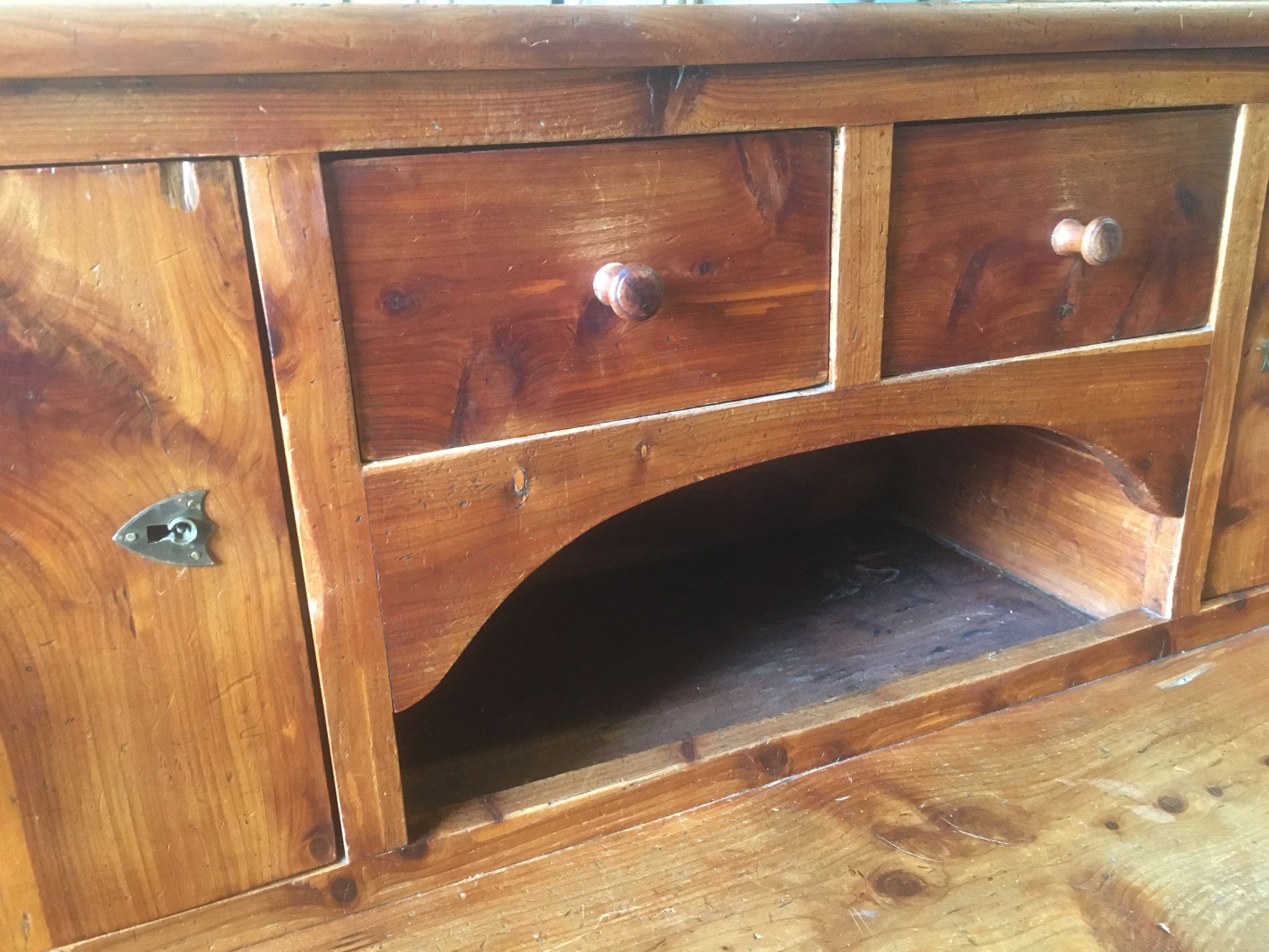 Bureau à gradins en pitchpin