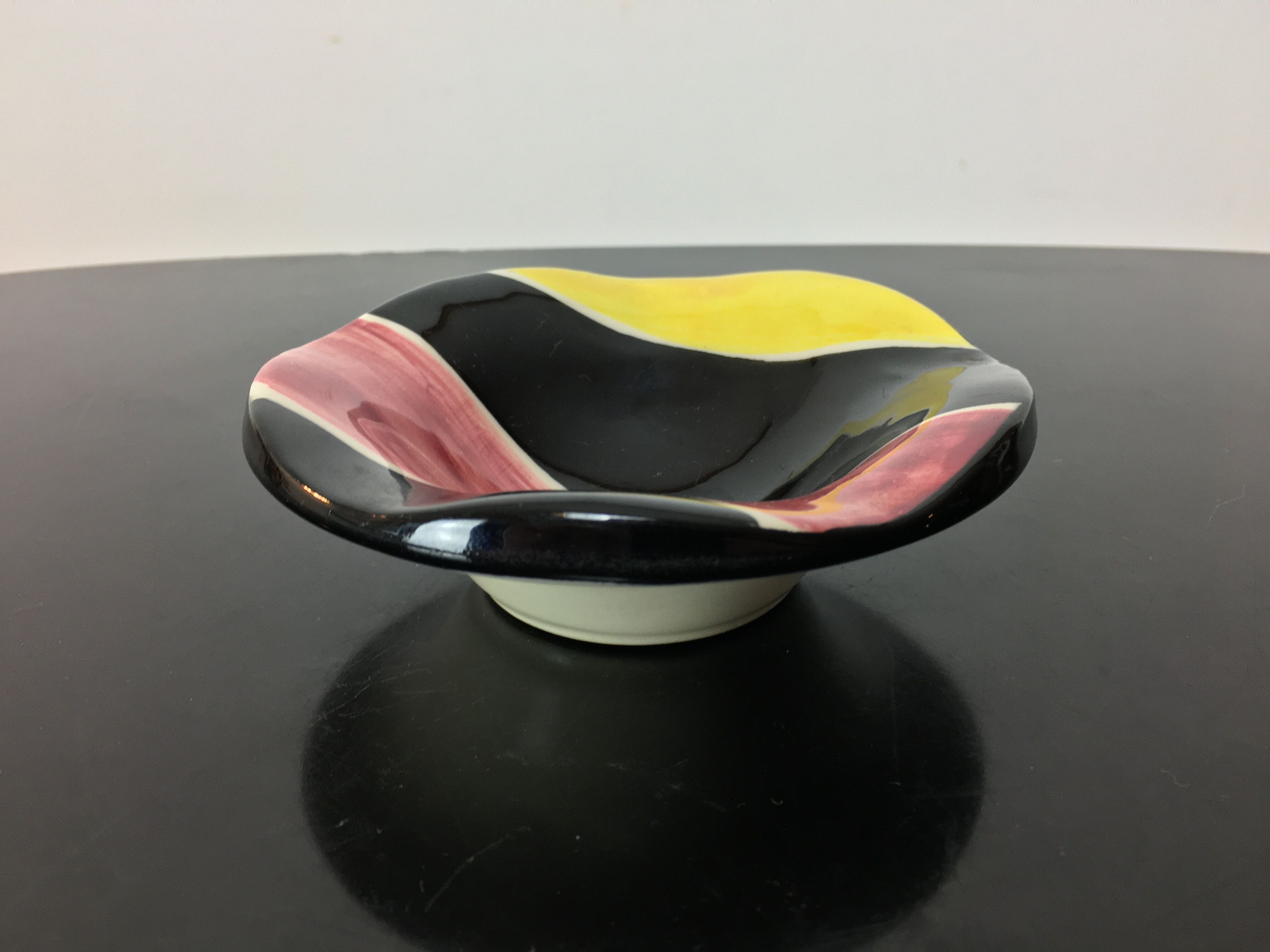 Empty cut ceramic pocket, ashtray