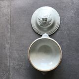 Soupière ancienne en faïence blanche de Geoffroy et Cie
