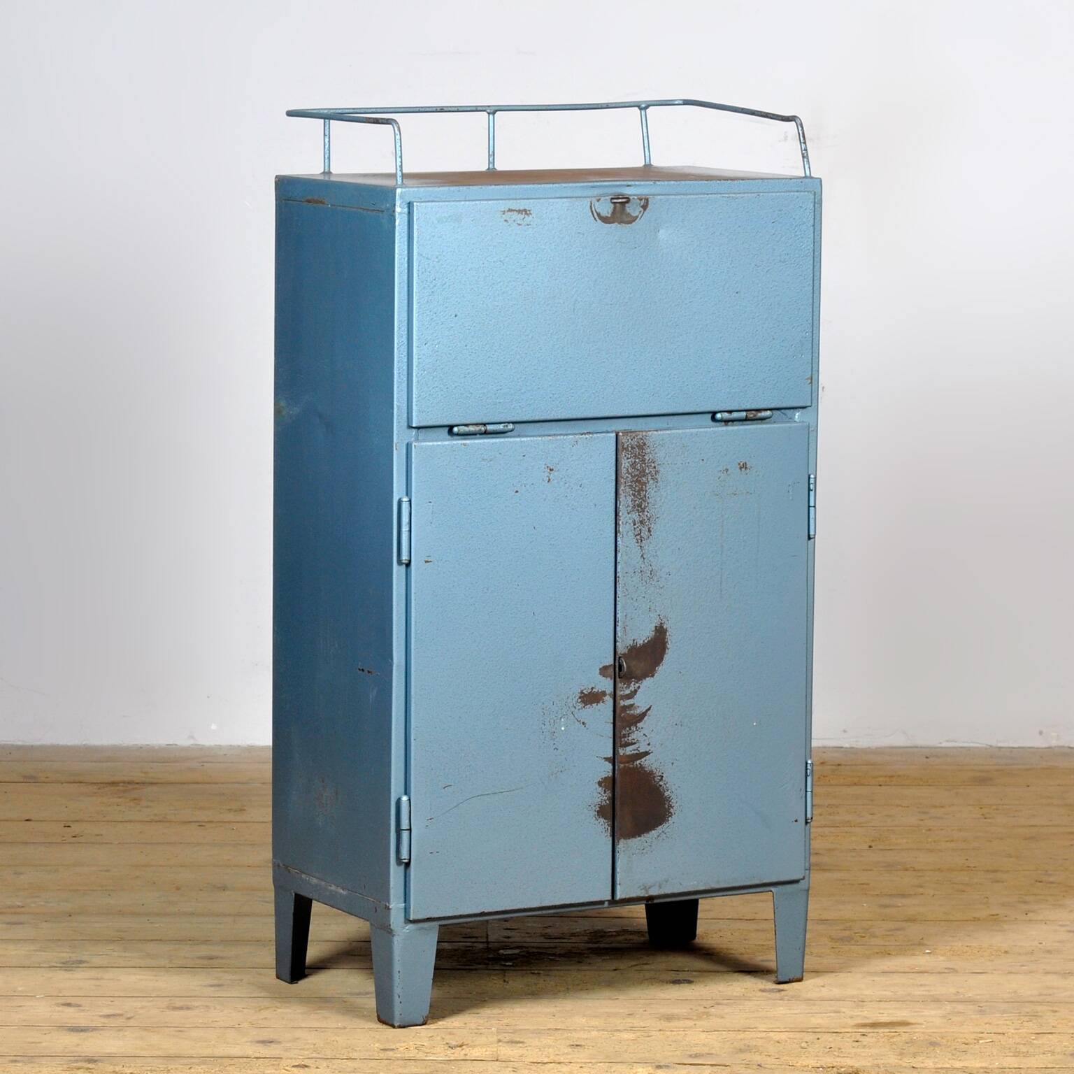 Cabinet industriel à quatre tiroirs des années 1970