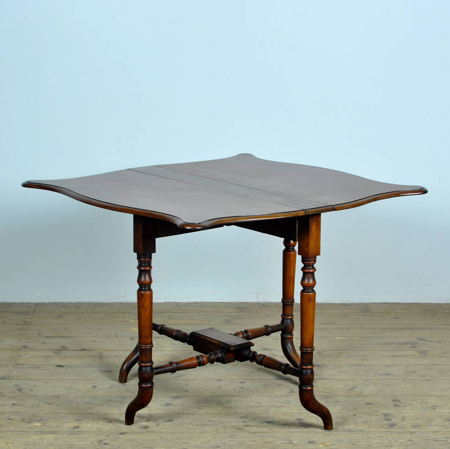 Antique oak drop leaf table, circa 1820