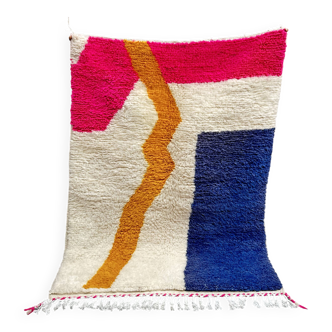 Handmade Moroccan wool rug: Azilal Berber style, geometric pattern