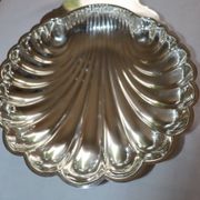 Silver-plated metal shell plate stamped Fleuron