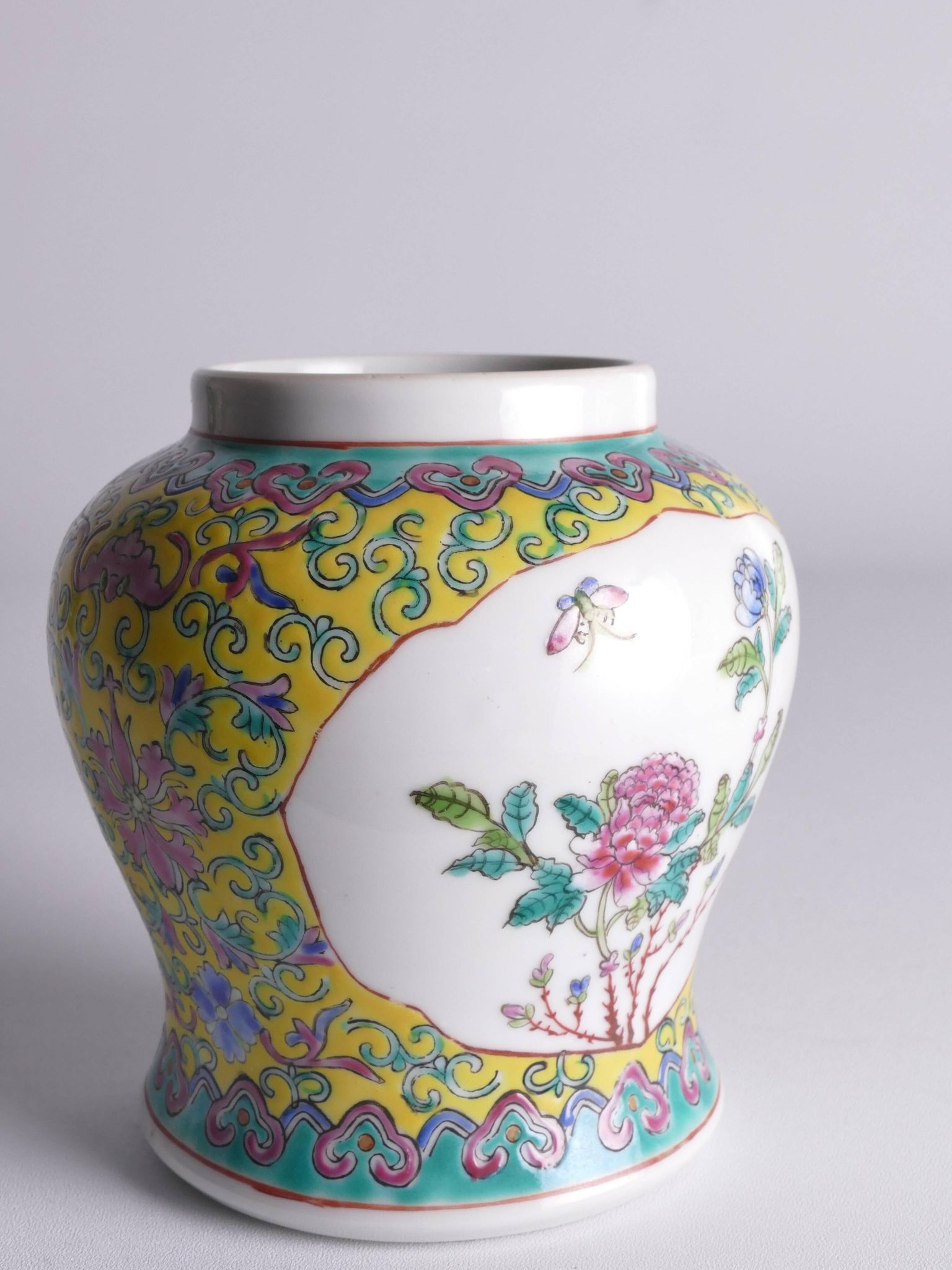 Chinese Famille Rose Porcelain Jar with Lid, Yellow Ground Floral Decoration