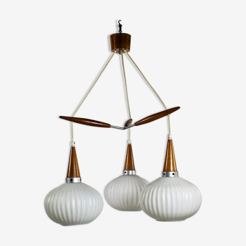 Suspension scandinave 3 pendants en verre opalin, 1960