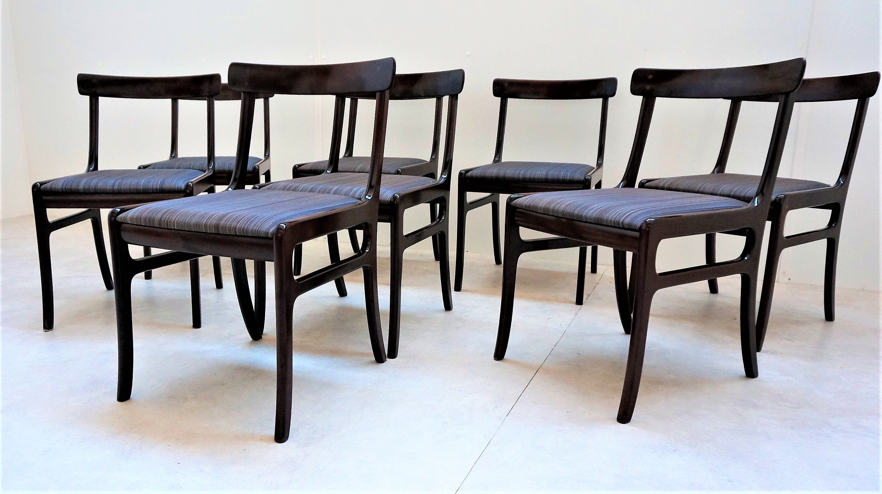 Series of 8 chairs Rundstedlung Ole Wanscher