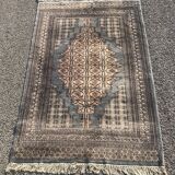 Tapis d'orient Pakistan.  1.28 X 1.90 mètres.