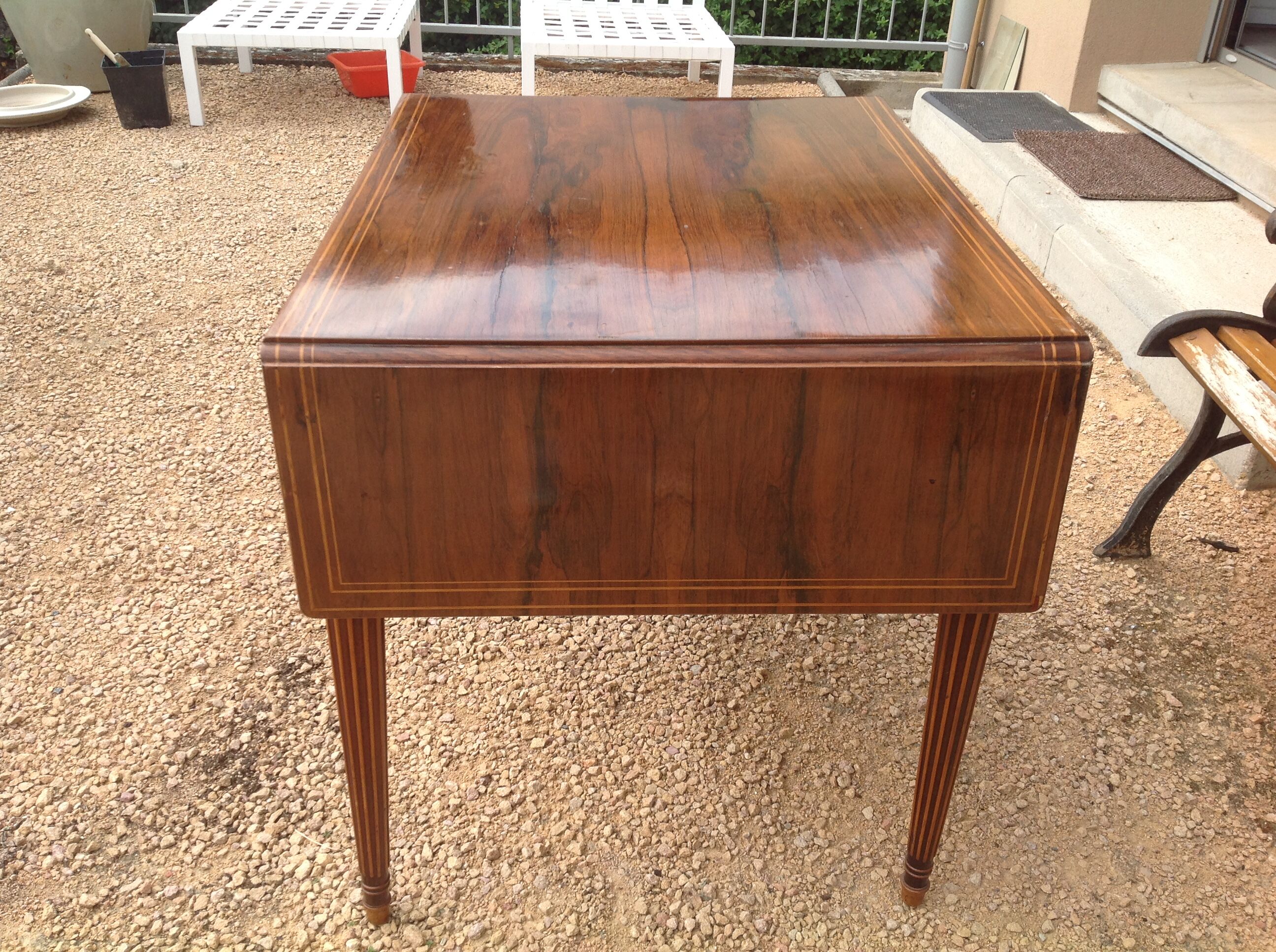 Louis XVI style table in rosewood with lemon inlay