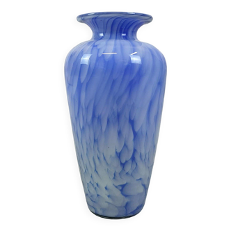 Vase en verre soufflé bleu