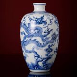 Vase Prunus en porcelaine bleue et blanche de Style Ming Yongxuan, artisanat classique