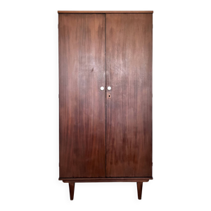 Armoire pieds fuselés