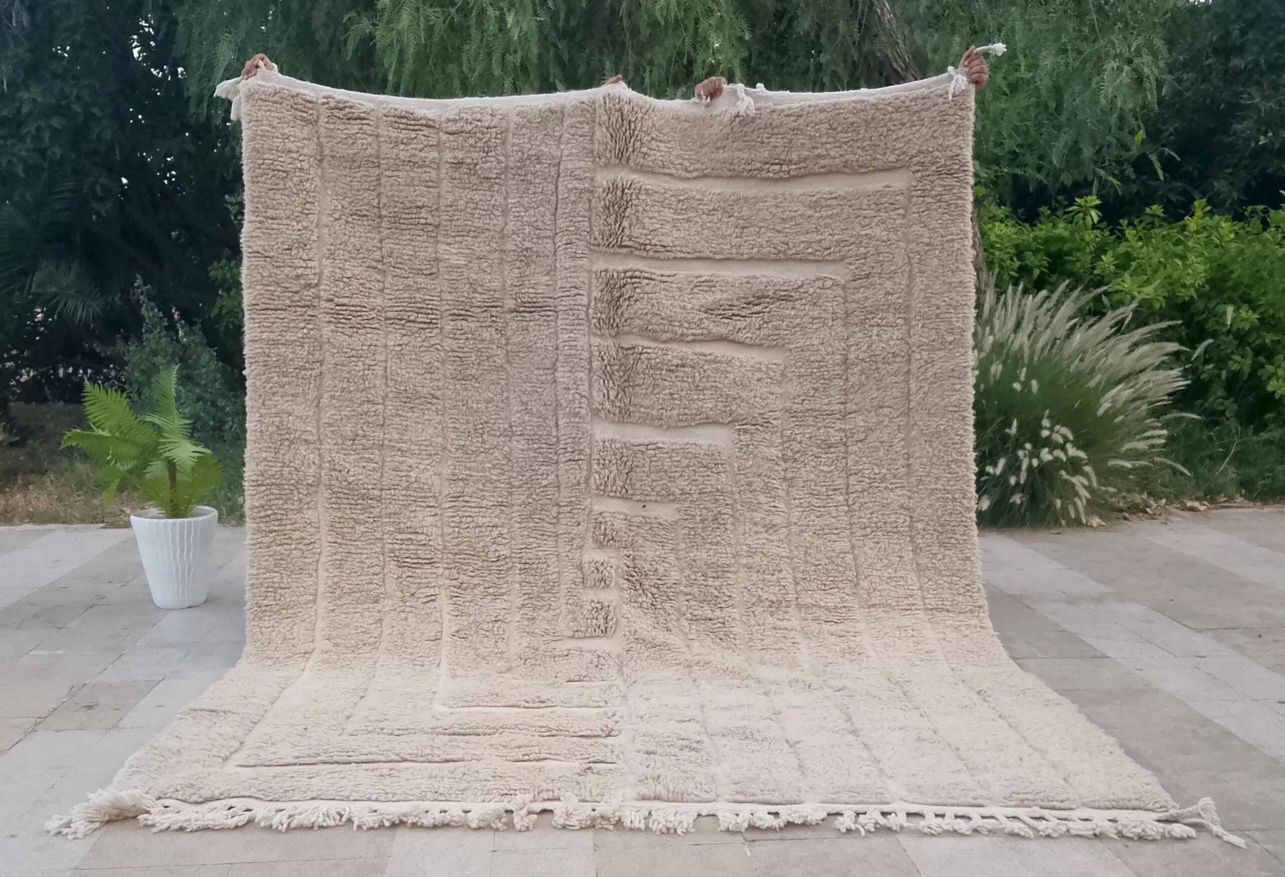 Superb Moroccan wool rug, handmade, dimensions 250x150 cm.