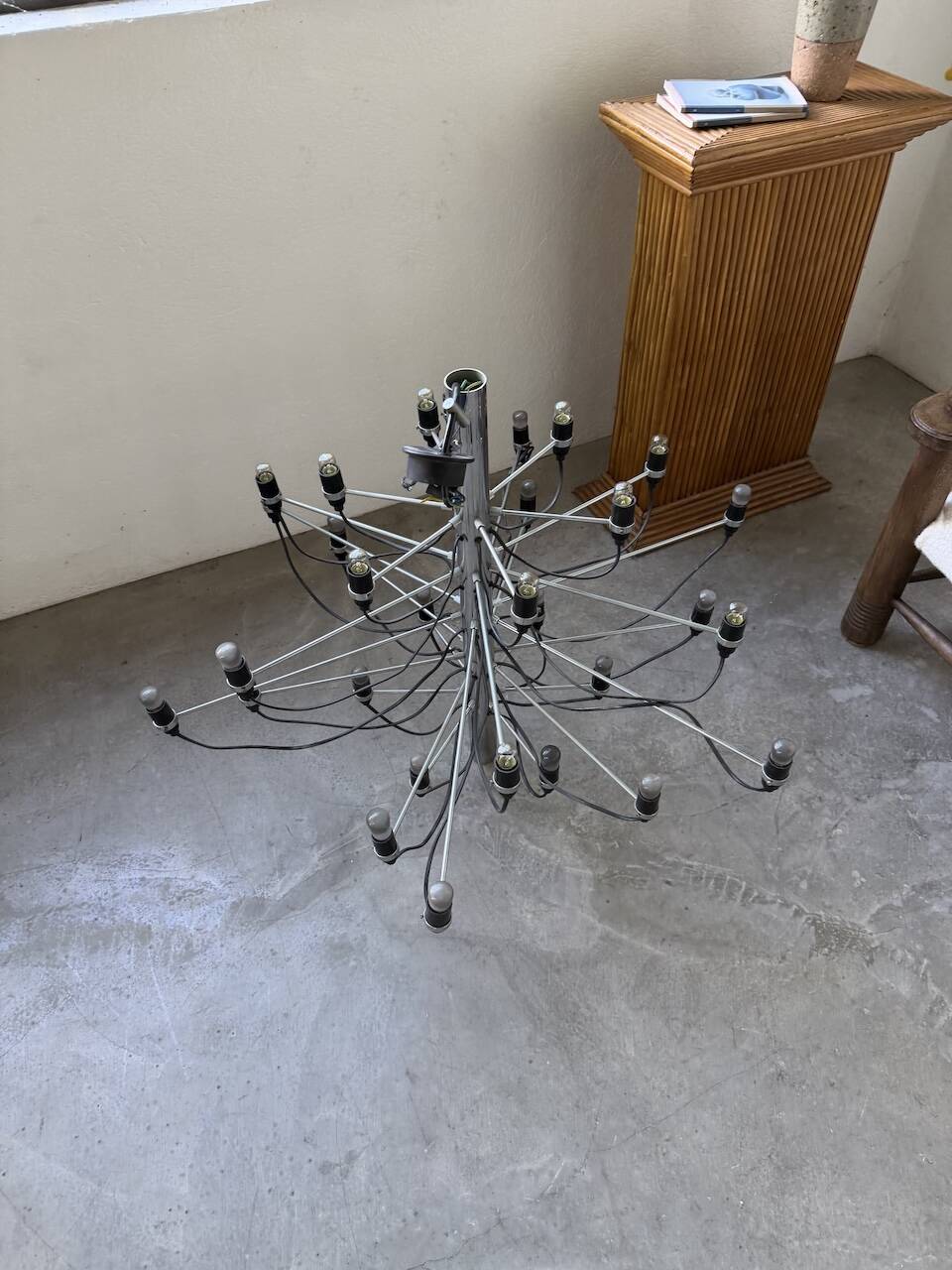 Lustre suspension Gino Sarfatti for Arteluce 30 lights model 2097 from the 1960s.