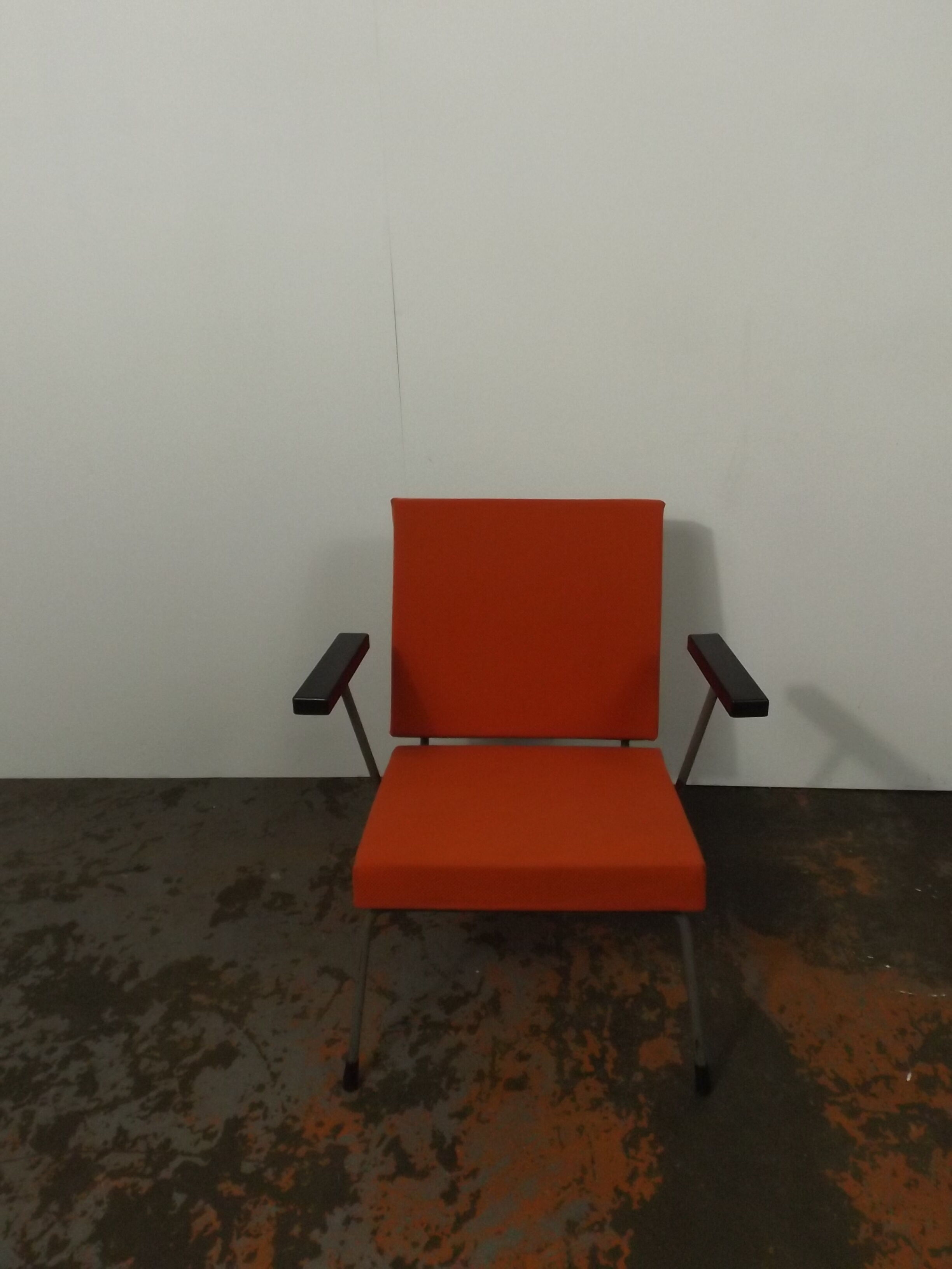 Armchair 1401 by Wim Rietveld edited by Gispen